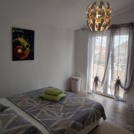 Murtela, 2-Bedroom Apartment Raslina Kültér fotó