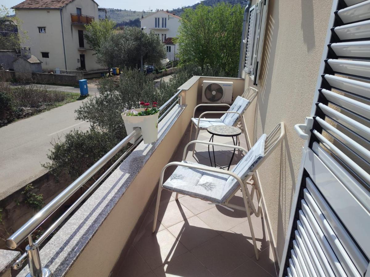 Murtela, 2-Bedroom Apartment Raslina Kültér fotó